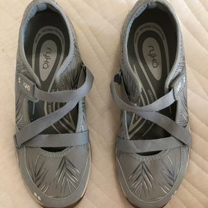 Rykä Women’s sneakers size 8 gray